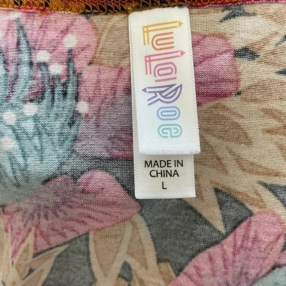 LuLaRoe Classic Scoop Neck Tee - Woman’s Size Large - Picture 6 of 6